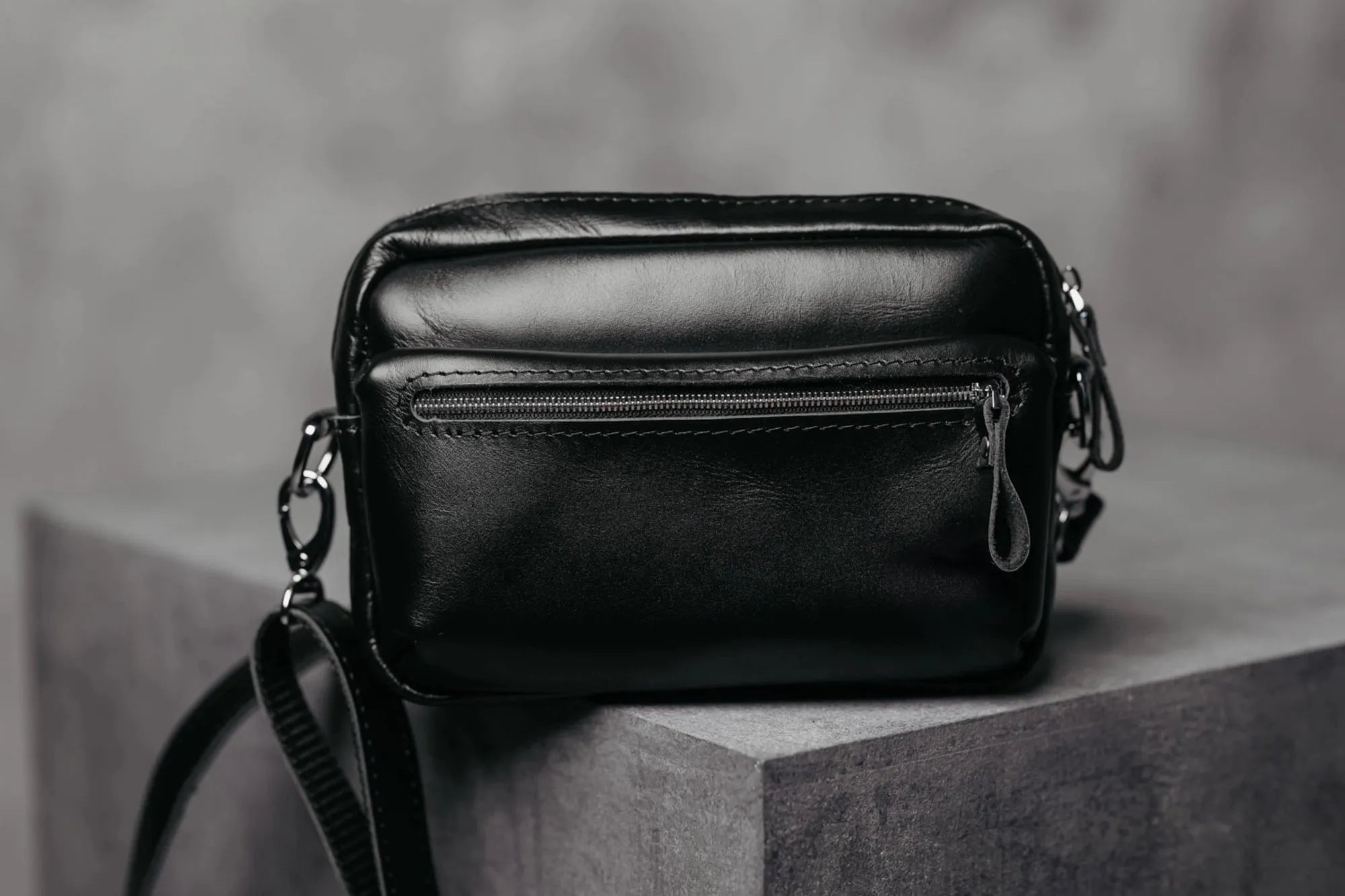 WalkBag - Leather Crossbody for Everyday | Smooth | Black - Skin and Skin