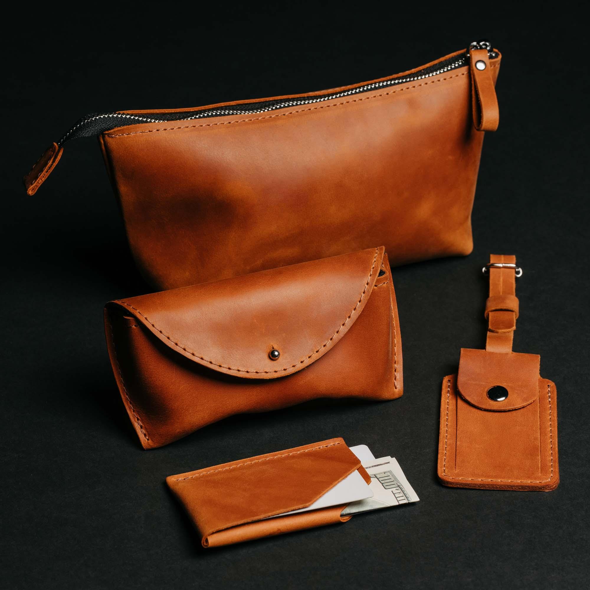 Набір дорожніх аксесуарів з натуральної шкіри