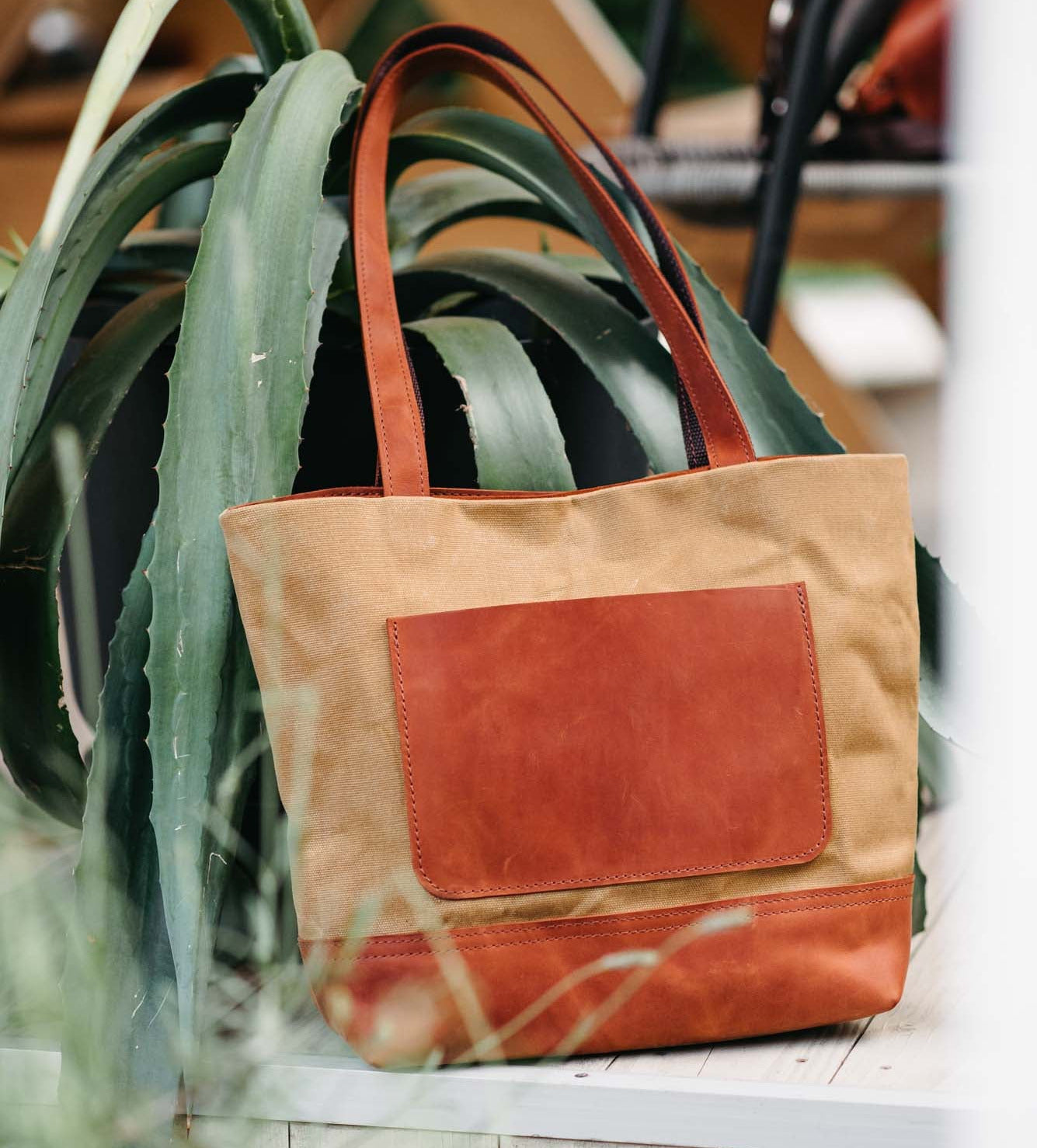 Жіноча сумка Tote із вощеного канвасу зі шкіряними ручками