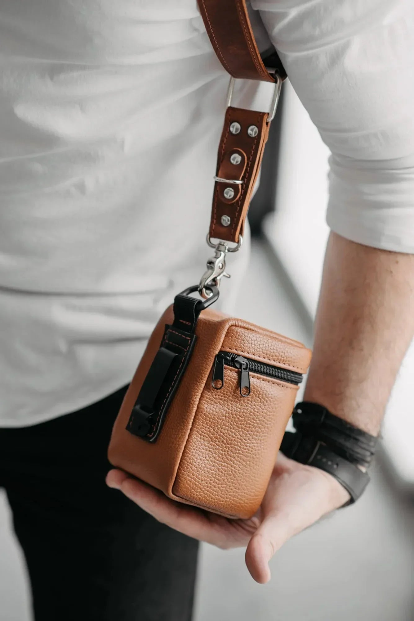 Full-Grain Leather Camera Lens Case | Cognac - Skin and Skin