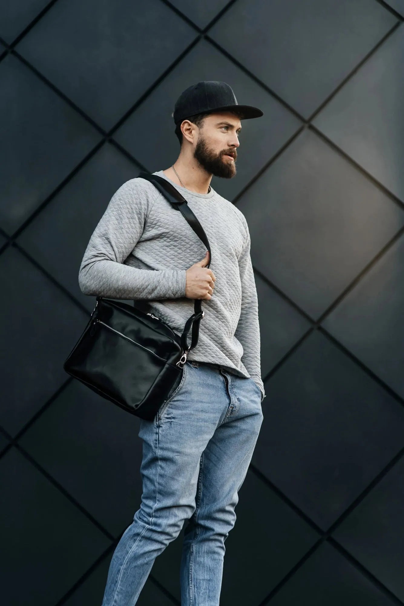 Everyday Leather Messenger with Zip | Smooth Black - Skin and Skin