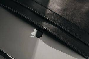 Matted Leather Sleeve for Macbook - All sizes | Black - Skin and Skin