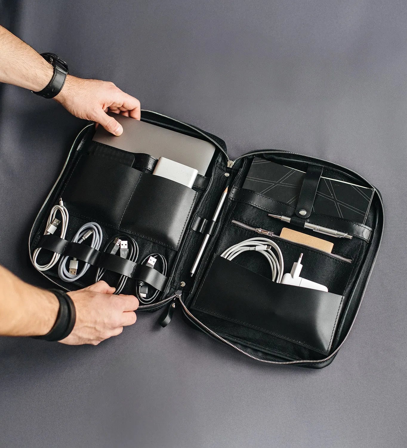 Папка-органайзер А4 на блискавці з гладкої шкіри