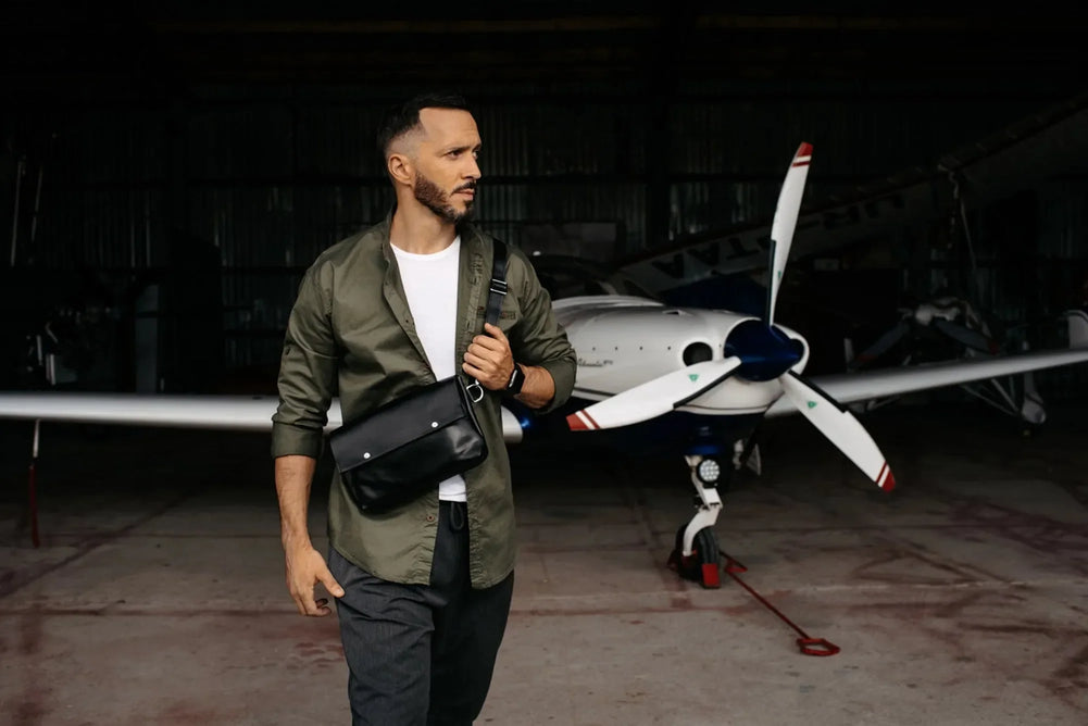 Men's Leather Crossbody Bag L | Smooth Black - Skin and Skin