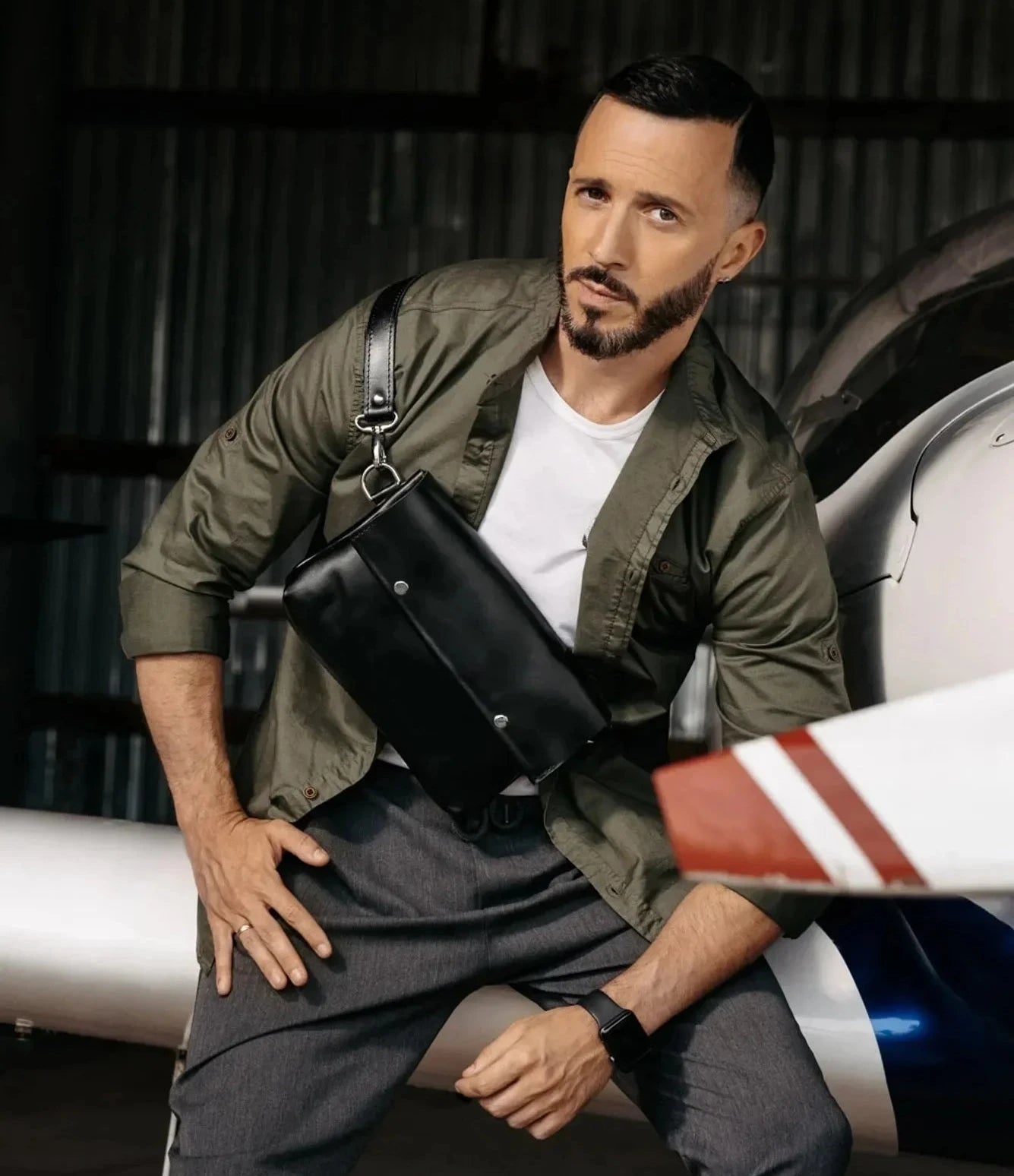 Men's Leather Crossbody Bag L | Smooth Black - Skin and Skin