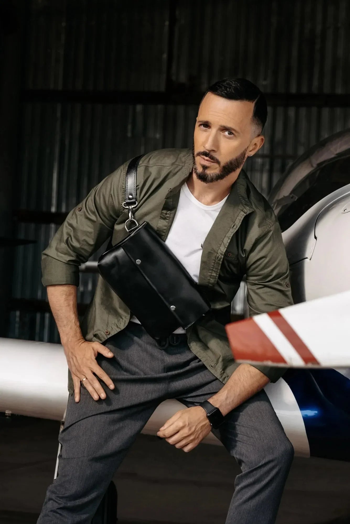 Men's Leather Crossbody Bag L | Smooth Black - Skin and Skin