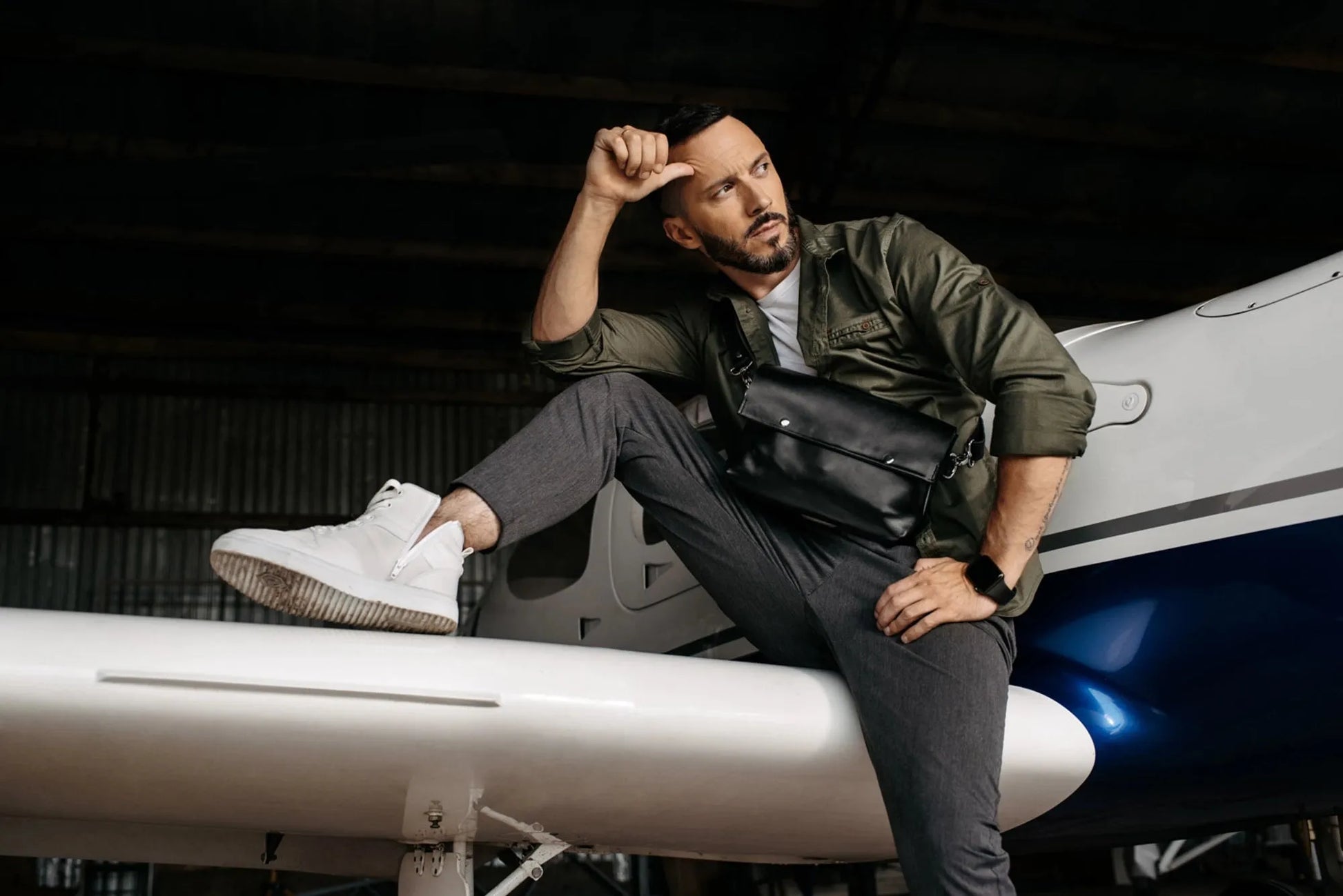 Men's Leather Crossbody Bag L | Smooth Black - Skin and Skin