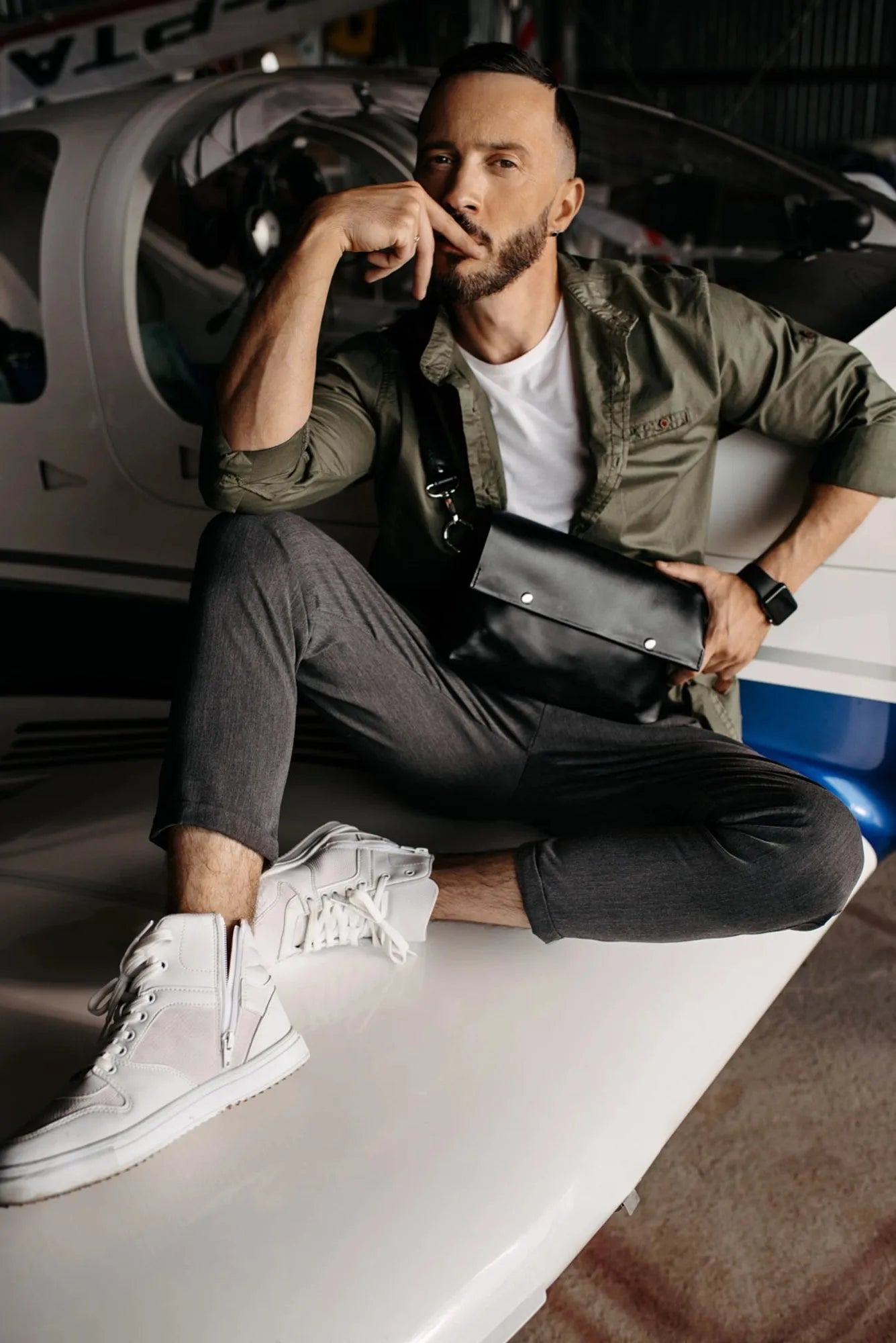 Men's Leather Crossbody Bag L | Smooth Black - Skin and Skin