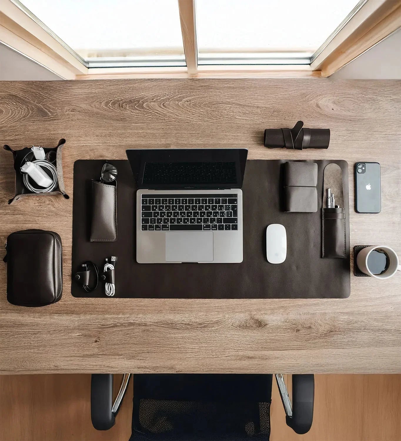 Килимок для столу з гладкої шкіри