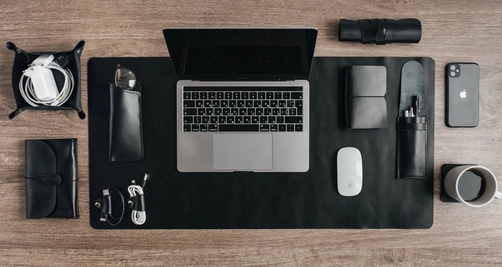Leather Deskpad | Smooth | Black - Skin and Skin