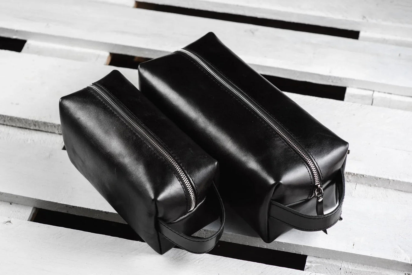 Leather Dopp kit | Smooth Black - Skin and Skin