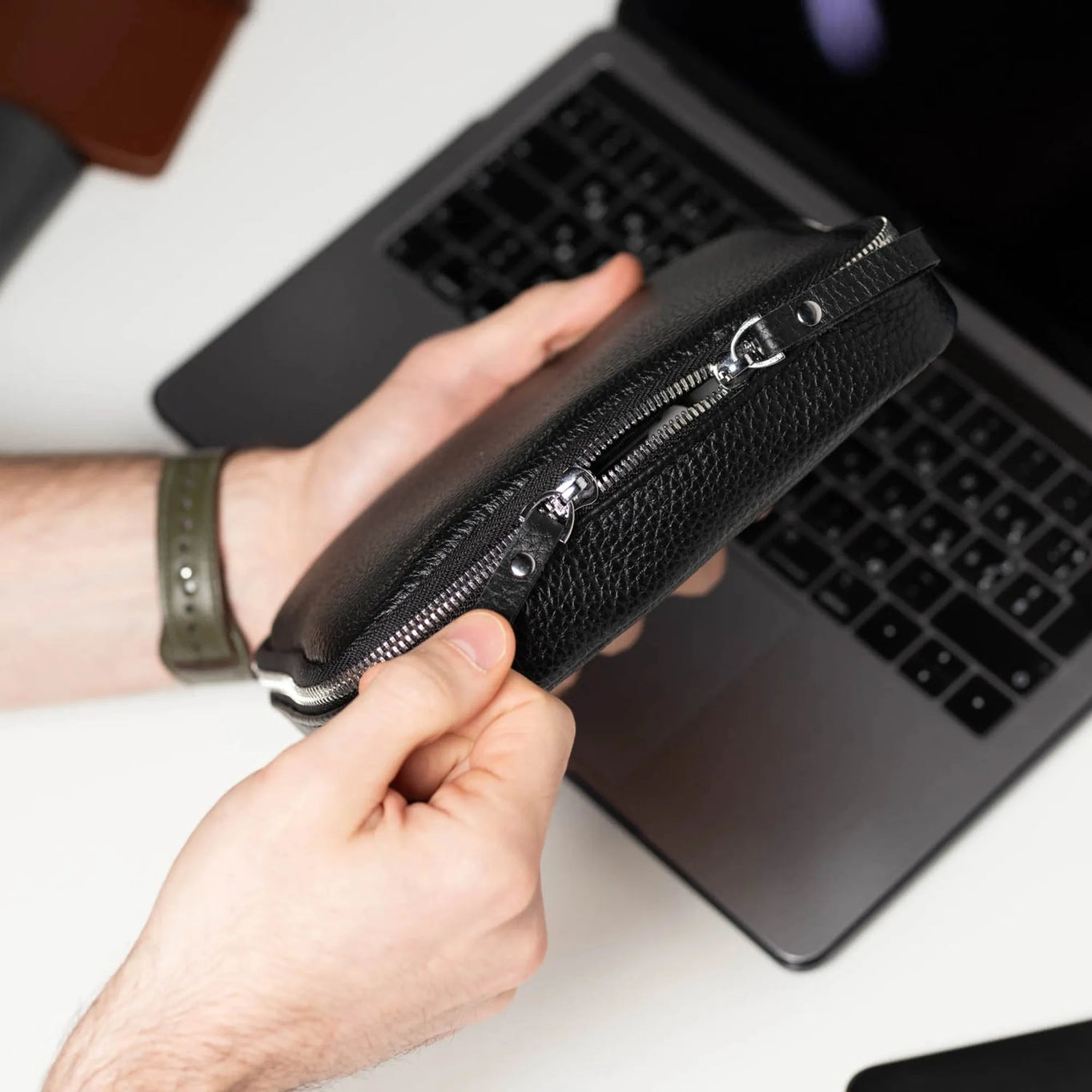 Leather Tech Organizer for Daily Use | Grainy Black - Skin and Skin