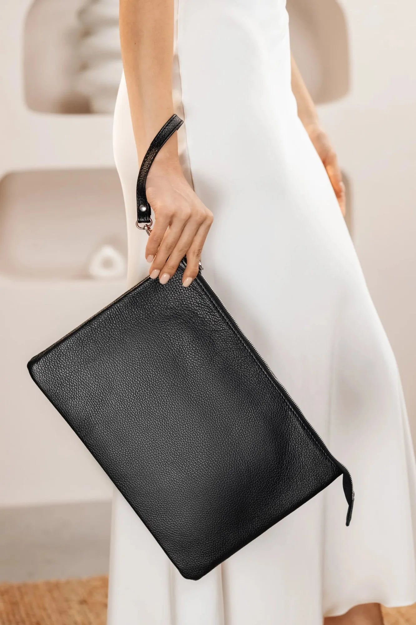 Zippered Full grain Leather Clutch | Graini Black - Skin and Skin